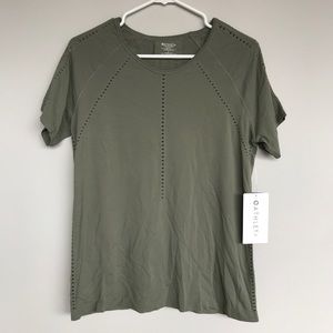 NWT Athleta Foothill Tee in Shadow Olive Size L